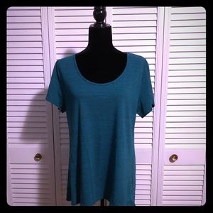 Lularoe classic tee.